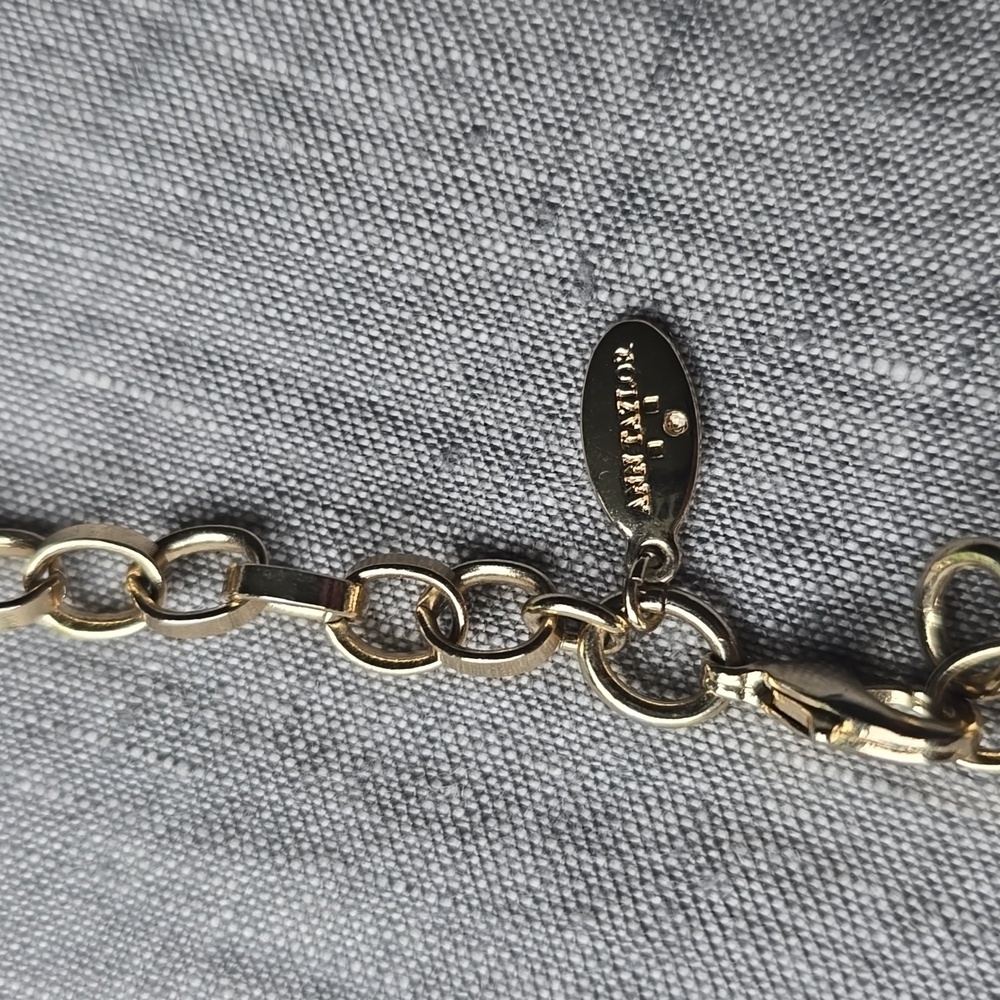 Ann Taylor Elegant Gold and Black Pendant Necklace - Picture 10 of 10